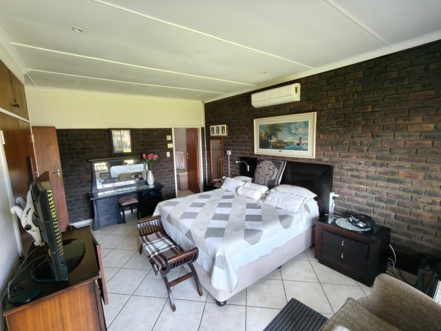 4 Bedroom Property for Sale in Safari Gardens North West